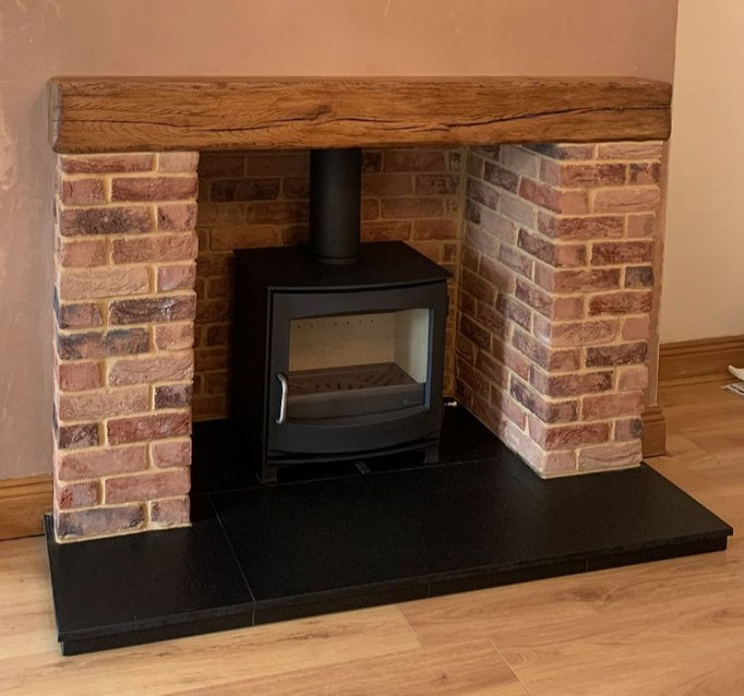 Fireplace Chamber Set in Olde Coach House with Dual Side Returns