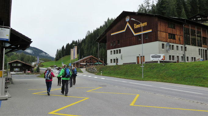 In Davos Glaris wechselten wir das Verkehrsmittel: Vom Zug auf die Gondelbahn.