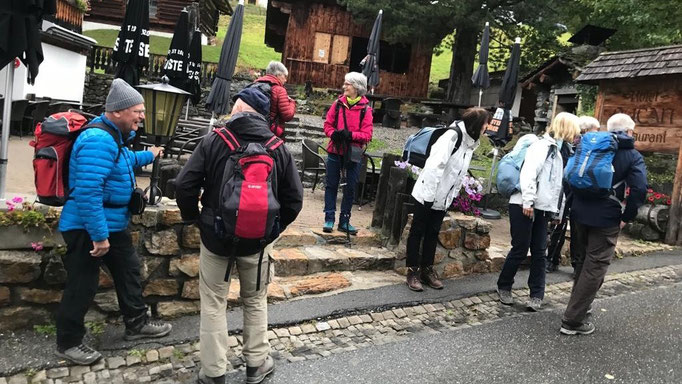 Letzte Vorbereitungen bis zum Abmarsch.