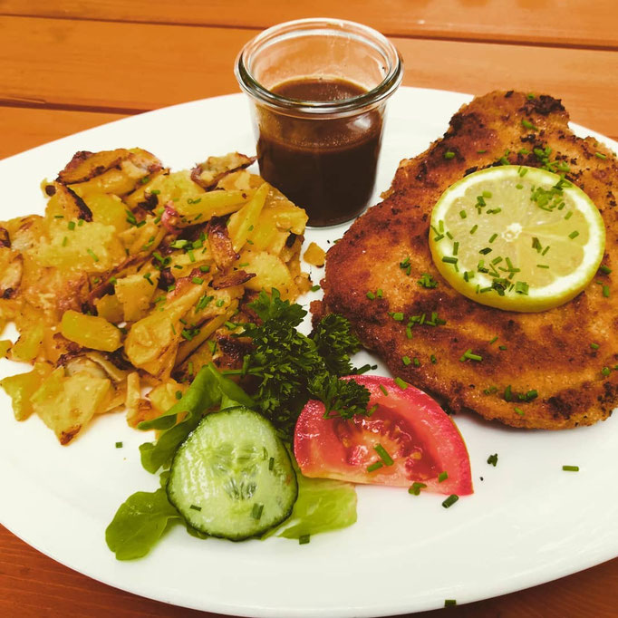 Schnitzel mit Brägele