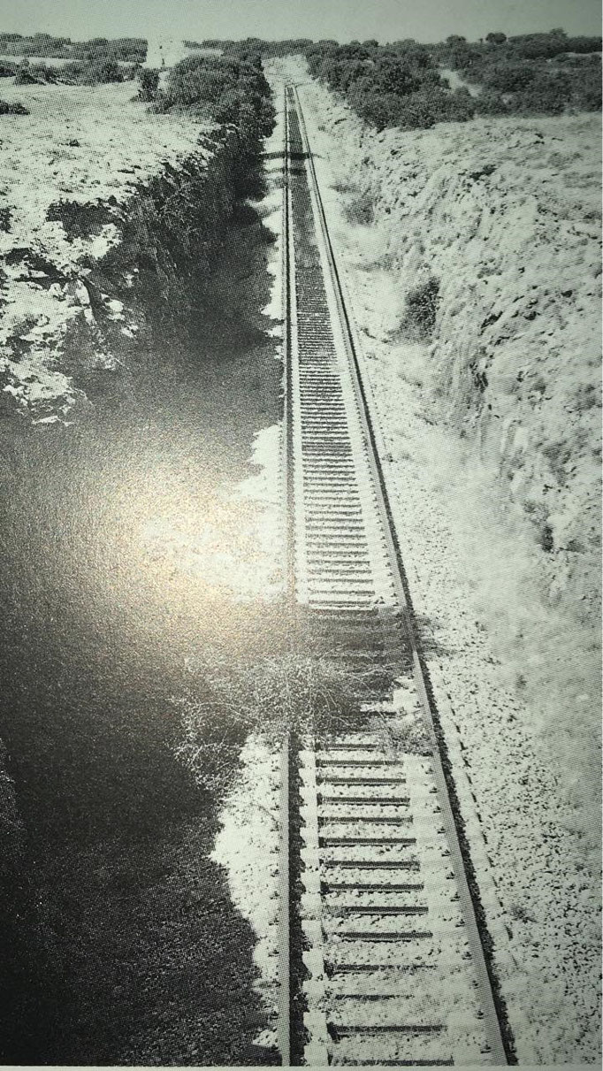 Vía montada entre las estaciones de Robledo y Reolid, septiembre 1987.  Foto Lluis Prieto