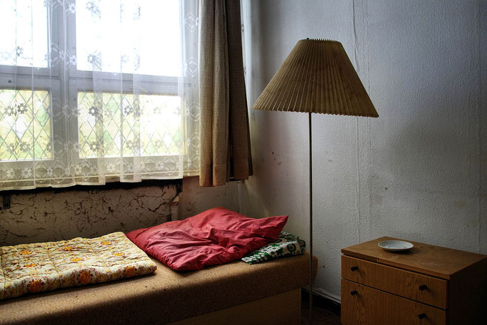 Verlassenes DDR-Ferienlager in Brandenburg - Prints, Lost Places-Fotografie von Malina Bura