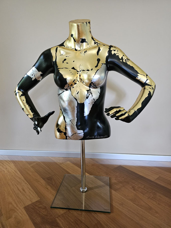 Schaufensterpuppen mit exklusiver Goldveredelung
