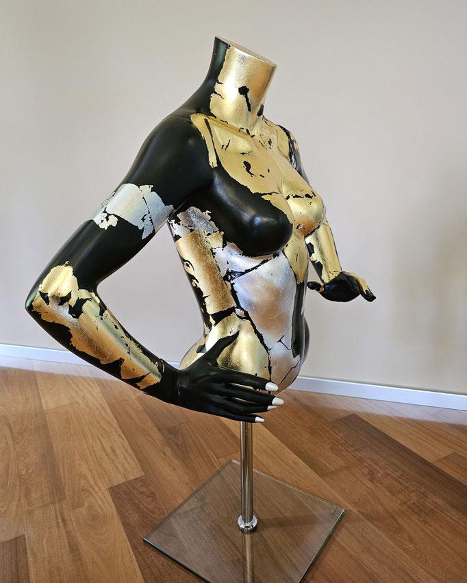 Schaufensterpuppen mit exklusiver Goldveredelung
