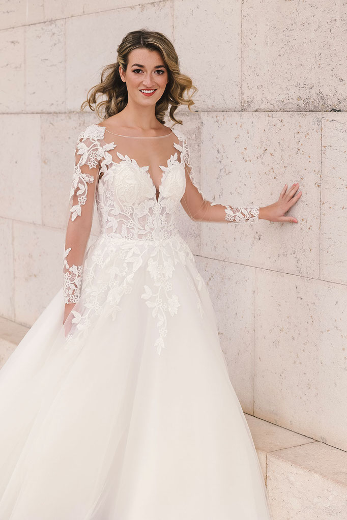 Bautkleid Carla aus der Emmerling Amo & Luv Kollektion