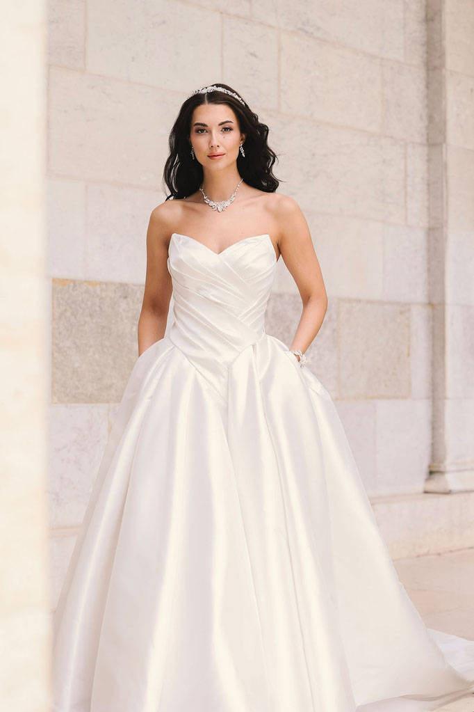 Bautkleid Calista aus der Emmerling Amo & Luv Kollektion