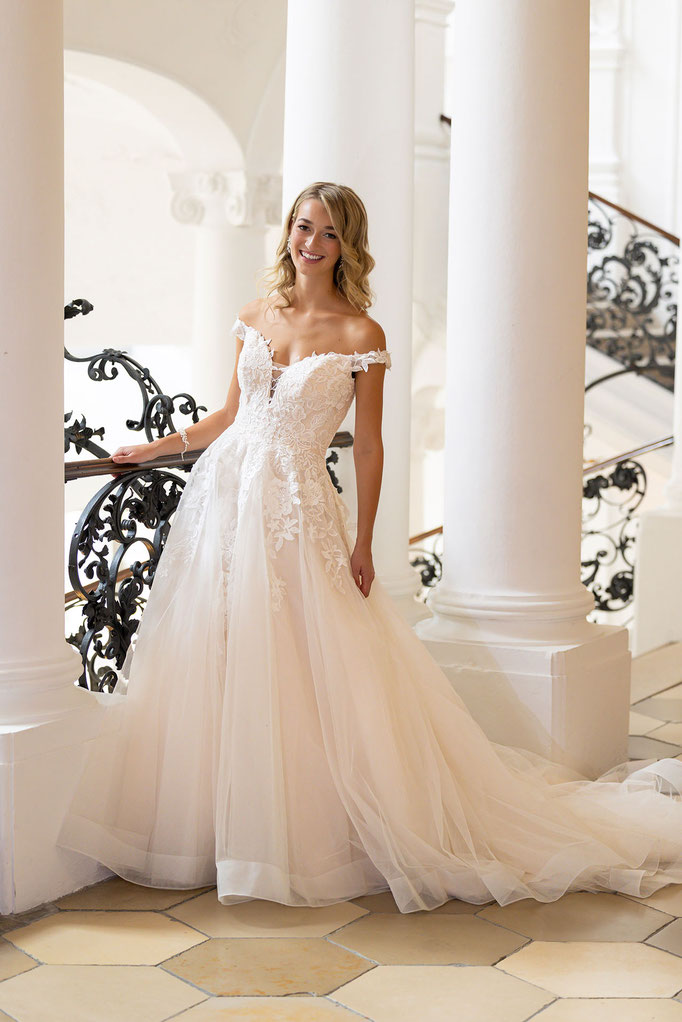 Bautkleid Carlotta aus der Emmerling Amo & Luv Kollektion