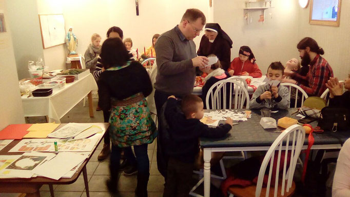 Weihnachtsbasteln in der Gemeinde in Akureyri