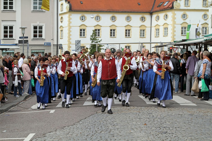 Umzug bei der Festwochen-Eröffnung