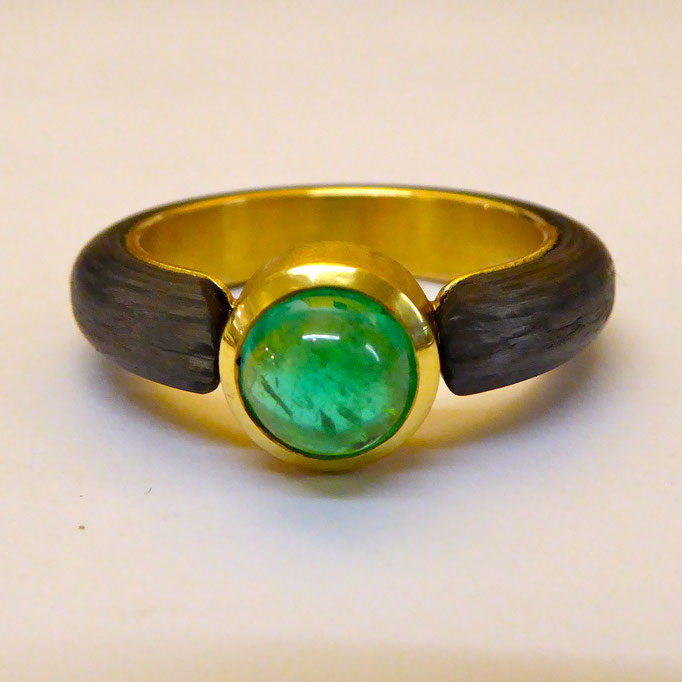 Ring mit Paraiba Turmalin & Carbon, Gelbgold 750