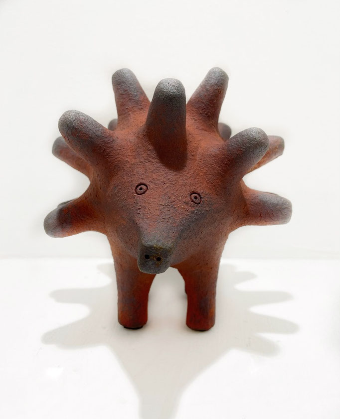 William Byl, hérisson en céramique, approx 50cm, 10 kg. Galerie Gabel, Biot, Côte d'Azur