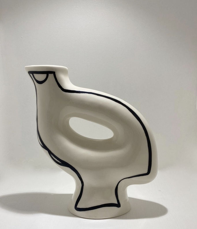 Sandrine Auric, grès émaillé fait main, motif recto/verso vase "Quel drôle d'oiseau" H: 25cm  , Galerie Gabel, Biot