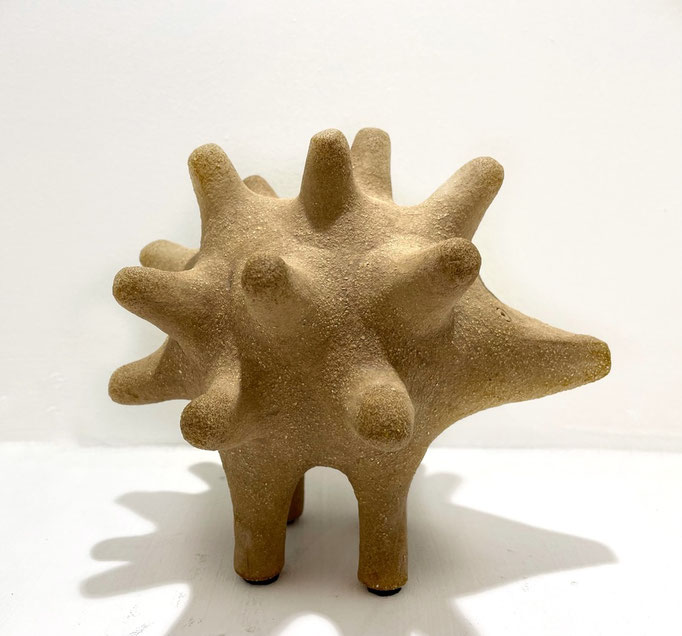 William Byl, hérisson en céramique, approx 50cm, 10 kg. Galerie Gabel, Biot, Côte d'Azur