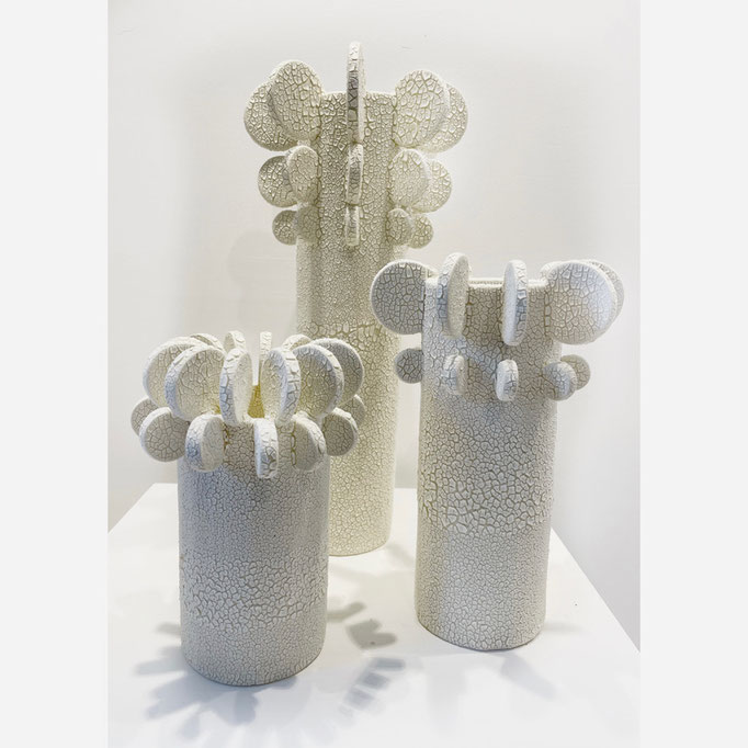 Olivia Cognet, 3 vases réalisé à la main. Disponible Galerie Gabel, Biot, Côte d'Azur