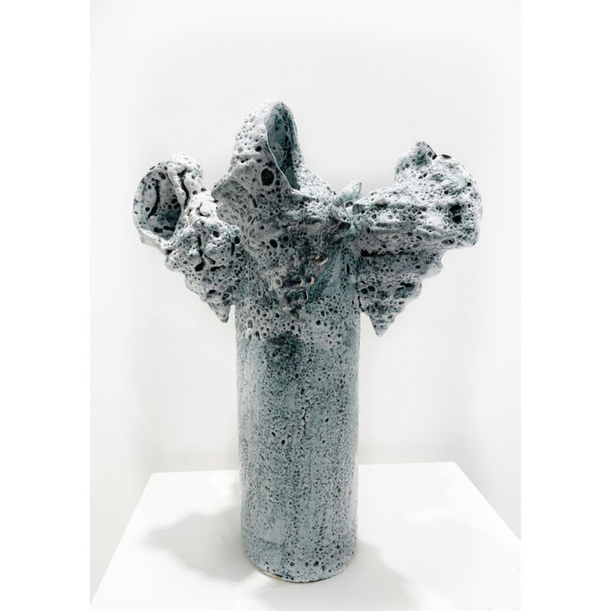Olivia Cognet, vase "deep sea"  émaillé façon "vieux Vallauris" réalisé à la main à Vallauris. Disponible Galerie Gabel, Biot, Côte d'Azur