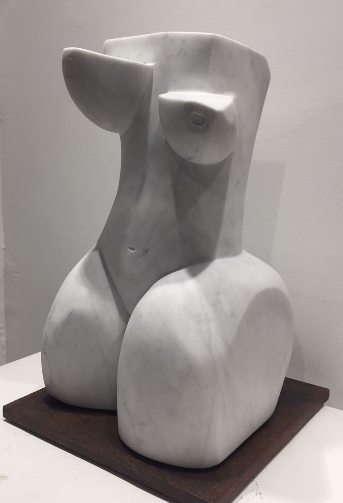 Thierry Pelletier- "Vénus" sculpture en marbre de Carrare  -H31cm-Galerie d'art Biot-Côte d'Azur