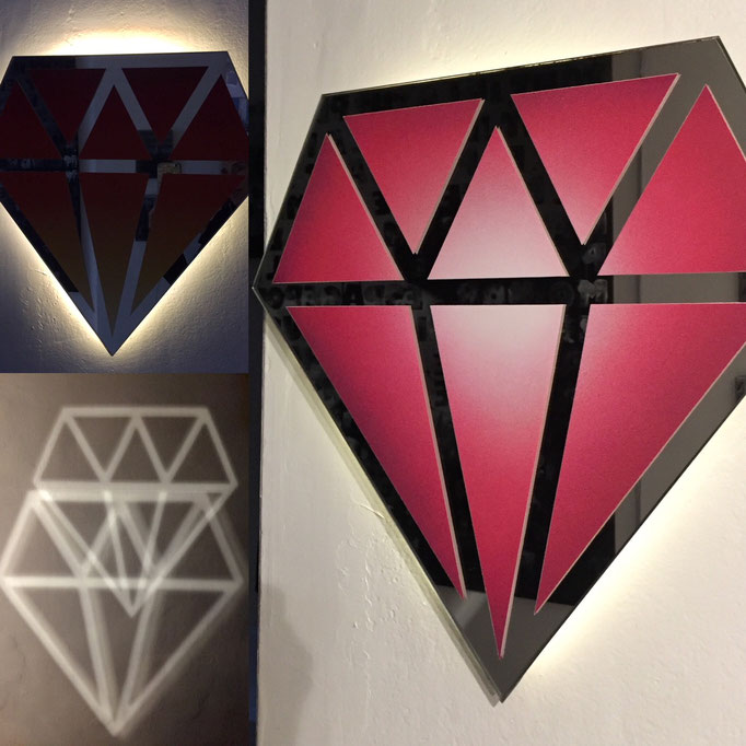 Le diamantaire-street art- Diamant en miroir recyclé, éclairé par des leds à l'arrière- 44X44cm-Galerie d'art-Côte d'Azur-Galerie Gabel-BIOT