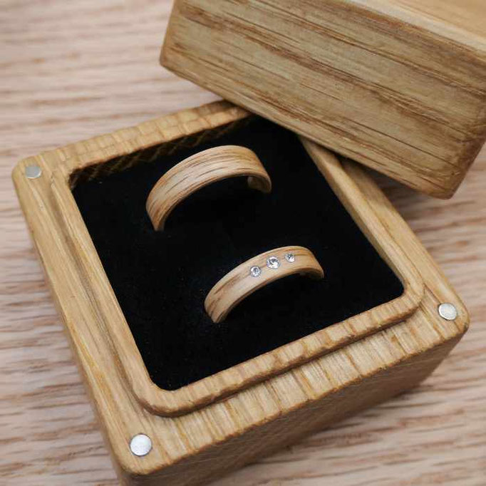 Holzringe aus Rot-Eiche in Ringbox aus Eiche