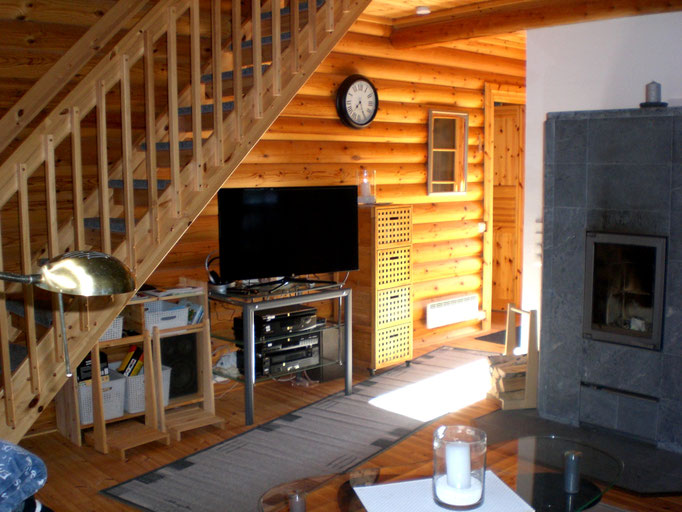 Und wenn Sie weitere Unterhaltung suchen: Großer TV (SAT-Empfang Astra), Blu Ray DVD Player und Stereoanlage im Wohnzimmer. Jede Menge dt.  DVD´s, CD´s Hörbücher, versch. Genres für Sie im Mökki.