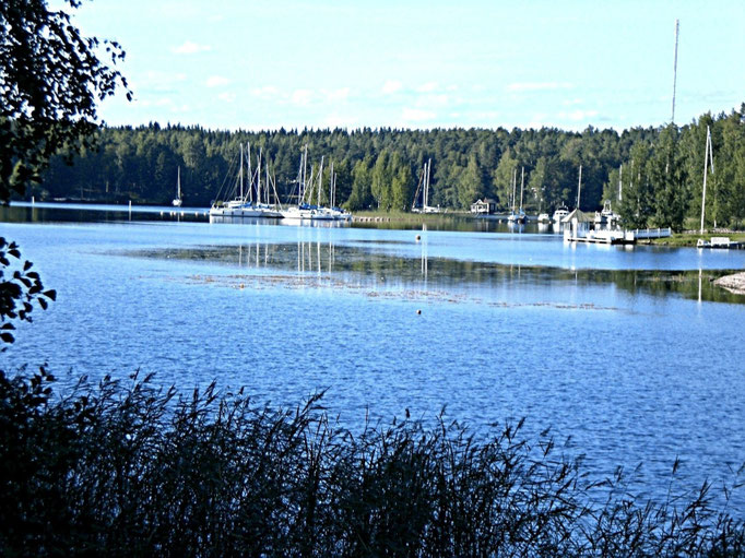 Sie lassen sich gerne den Wind um die Nase wehen? Segel- und Bootshafen unweit des Hauses (auf dem Anfahrtsweg von Sysmä zum Mökki gelegen). Marina for sailboats / boats.