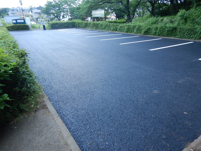 しばらくは足がくっつくような感触が残ります。