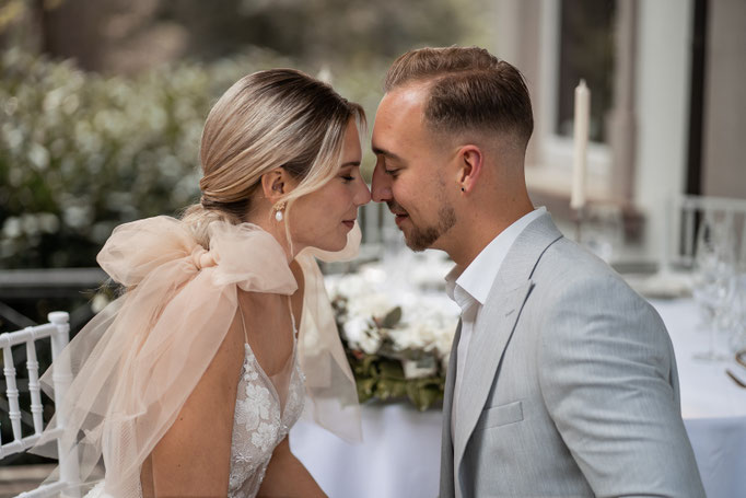 verliebtes Hochzeitspaar