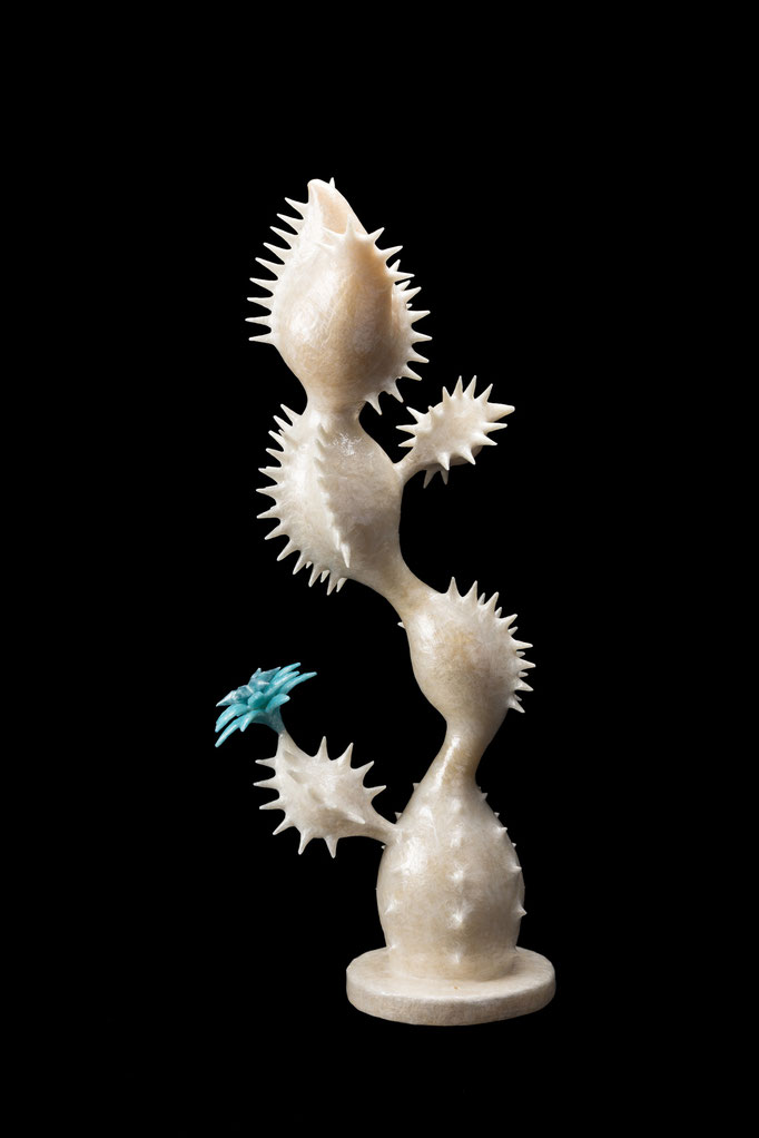 セロフラワー オリジナル.13 / 2017年制作 / セロテープ® 、特注カラーセロテープ / 25×56×15cm