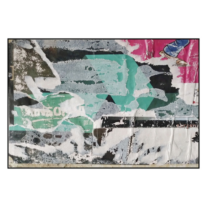 Insomna, décollage, 11,8 x 17,6 cm, 2026 (Porto, PT)