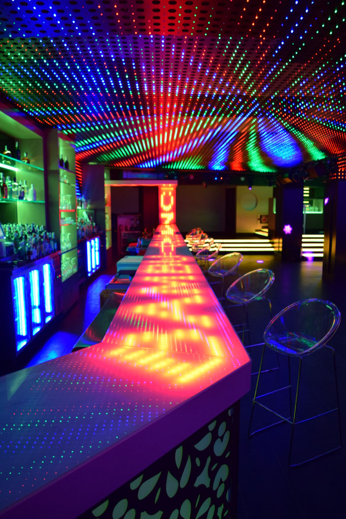 barras de bar  BARRA DE SILESTONE, VIDRIO Y PANEL COMPOSITE