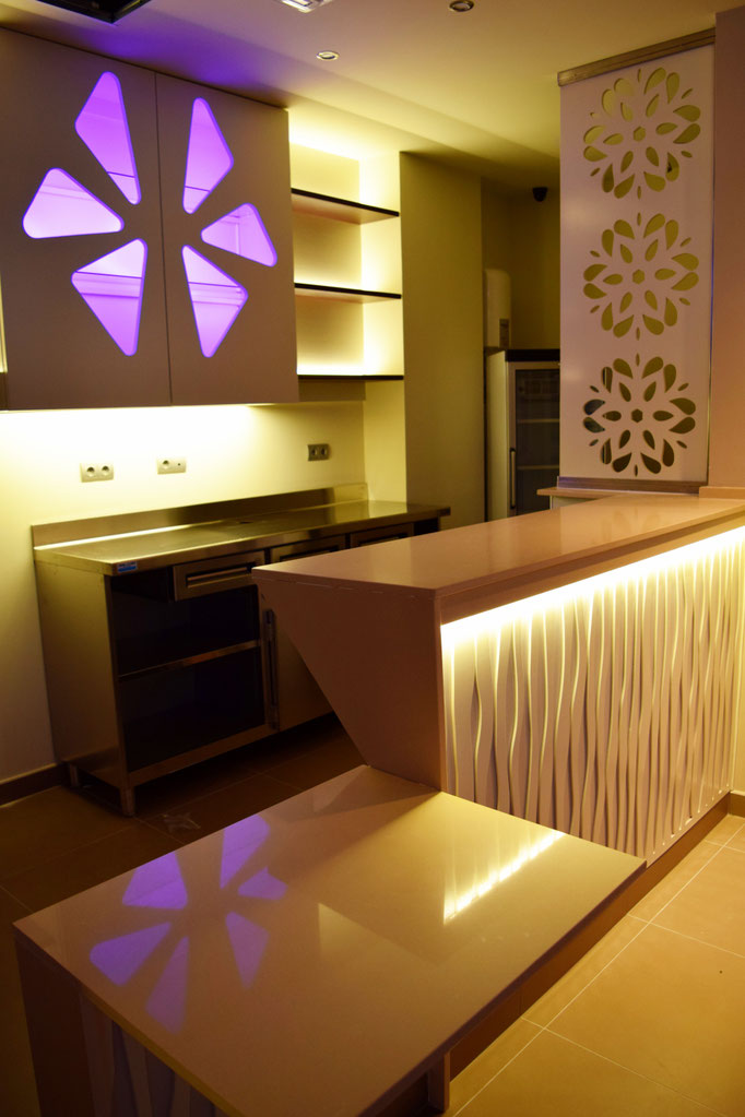 barras de bar  BARRA DE SILESTONE, METACRILATO Y PANEL COMPOSITE