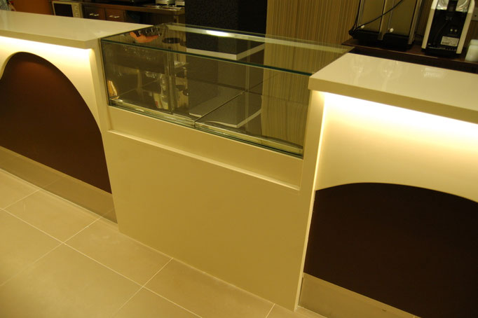 barras de bar  BARRA DE SILESTONE, VIDRIO Y PANEL COMPOSITE