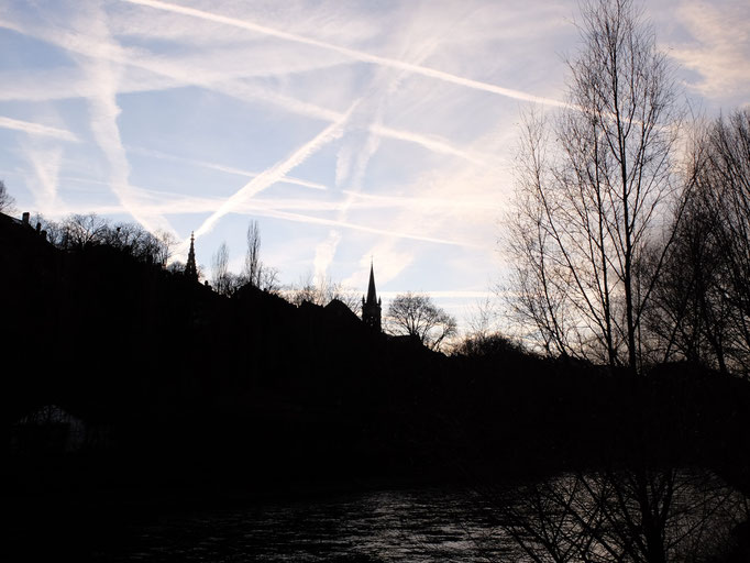 Dezember: Ein durchzogener Himmel über Bern.