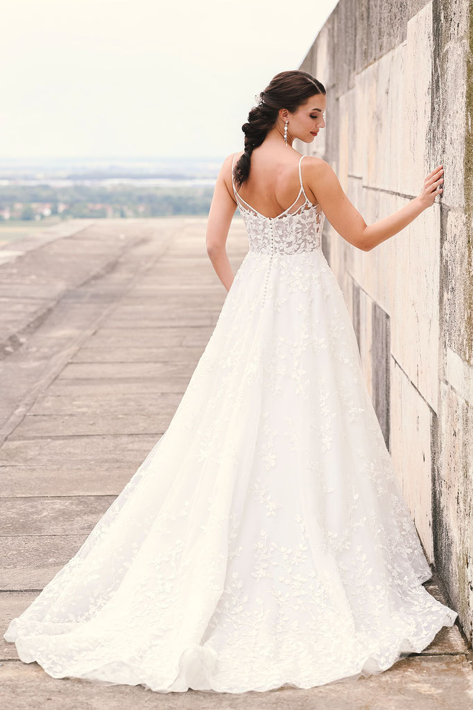 Brautkleid Cindy aus der Amo & Luv Emmerling Kollektion 2026