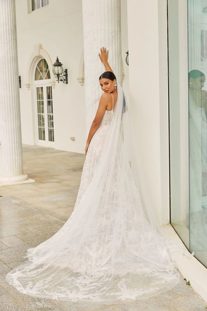 Preisreduziertes günstiges A-Linie-Brautkleid von Madi Lane