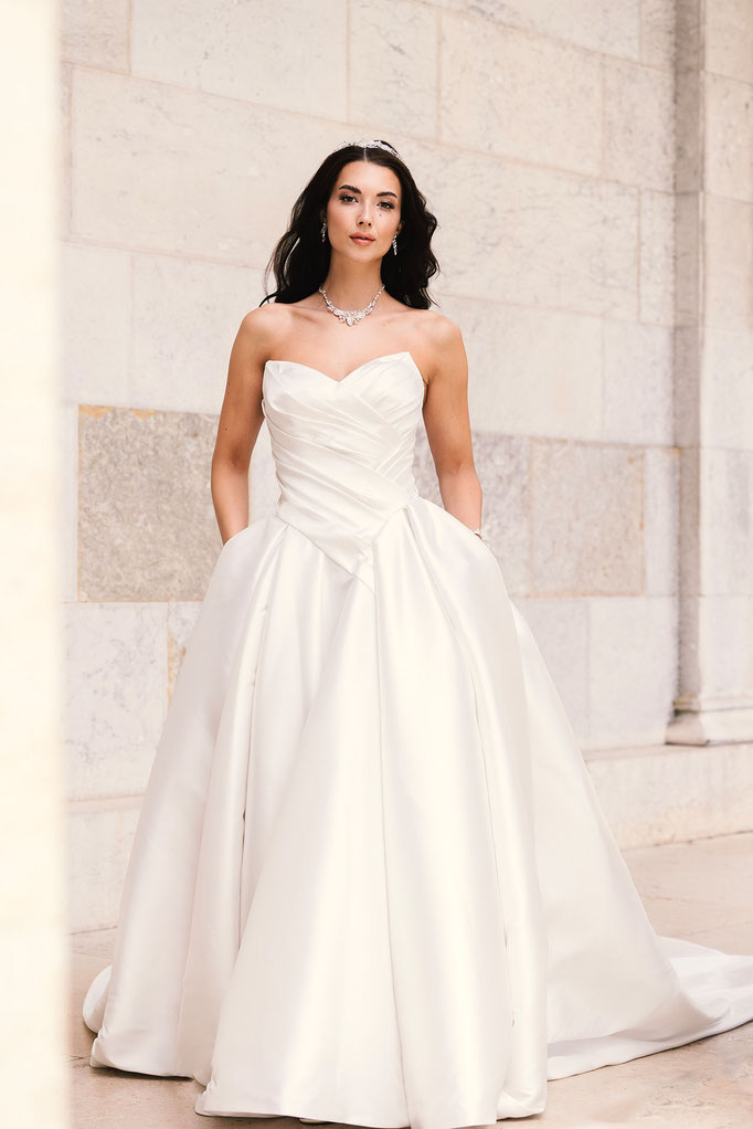 Brautkleid Calista aus der Amo & Luv Emmerling Kollektion 2026
