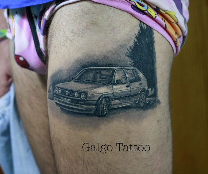 tatuaje de un coche realista, el wolsvagen golf, car tattoo
