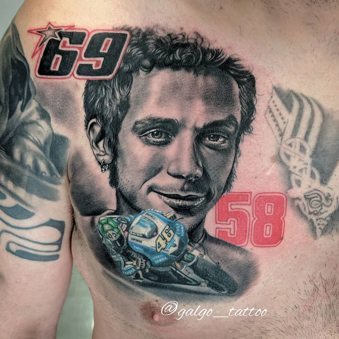 valentino rossi tattoo portrait; tatuaje de Valentino Rossi