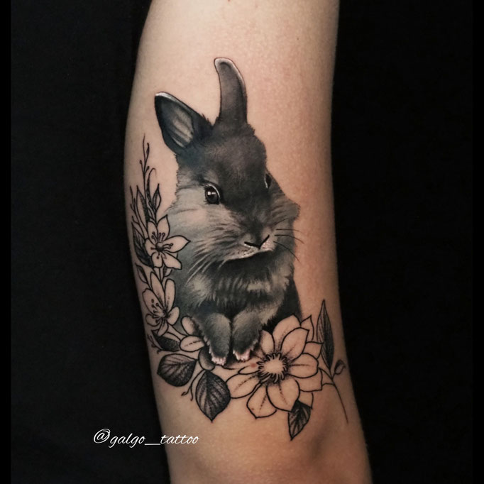 La mejor forma de reconocer el cariño a una mascota, un buen tatuaje realista.