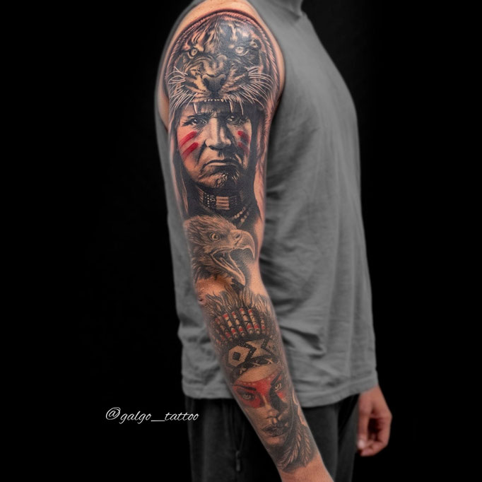 Manga completa en proceso, de tatuaje realista inspirado en la cultura India Americana.