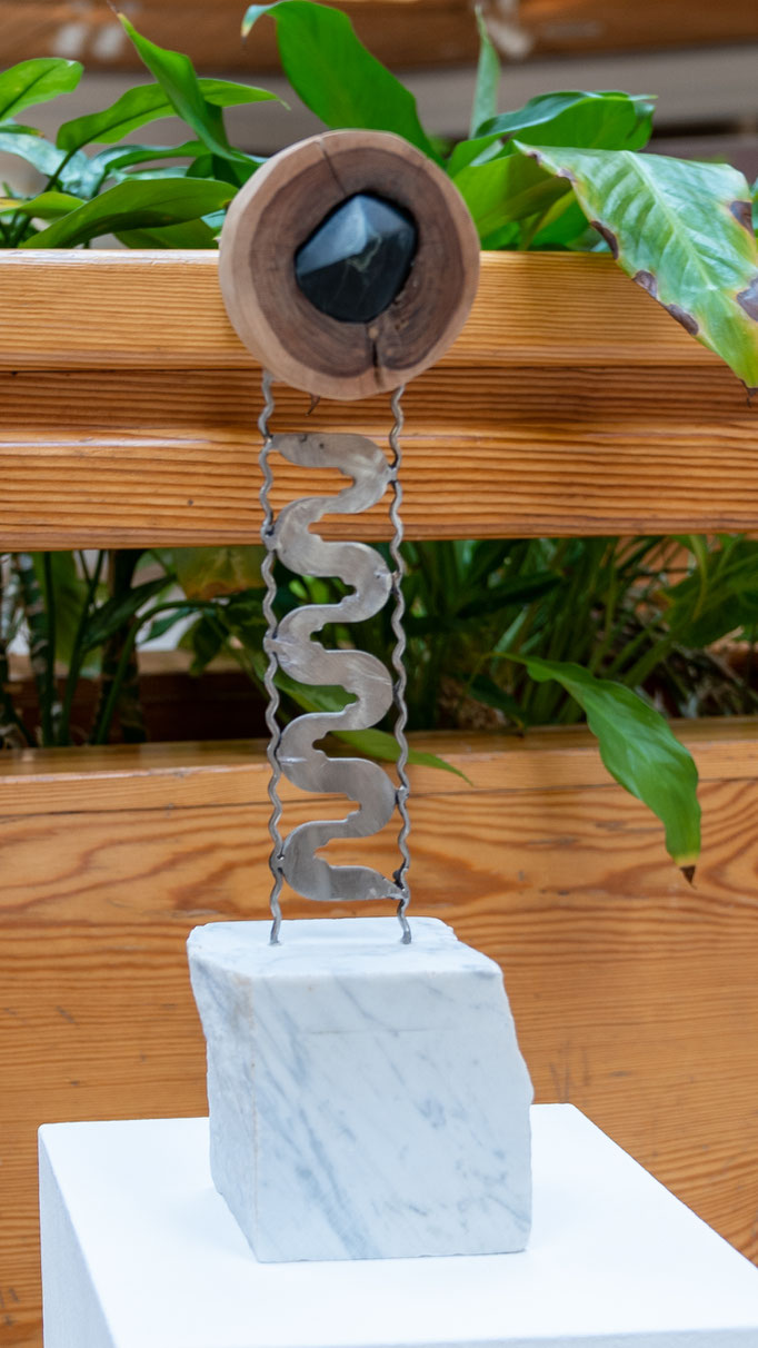 Nr. 16 / MANFRED DÖRRE /  "Das Auge", Metall/Niro + Holz + Stein, ca. 40 cm, 120,-€