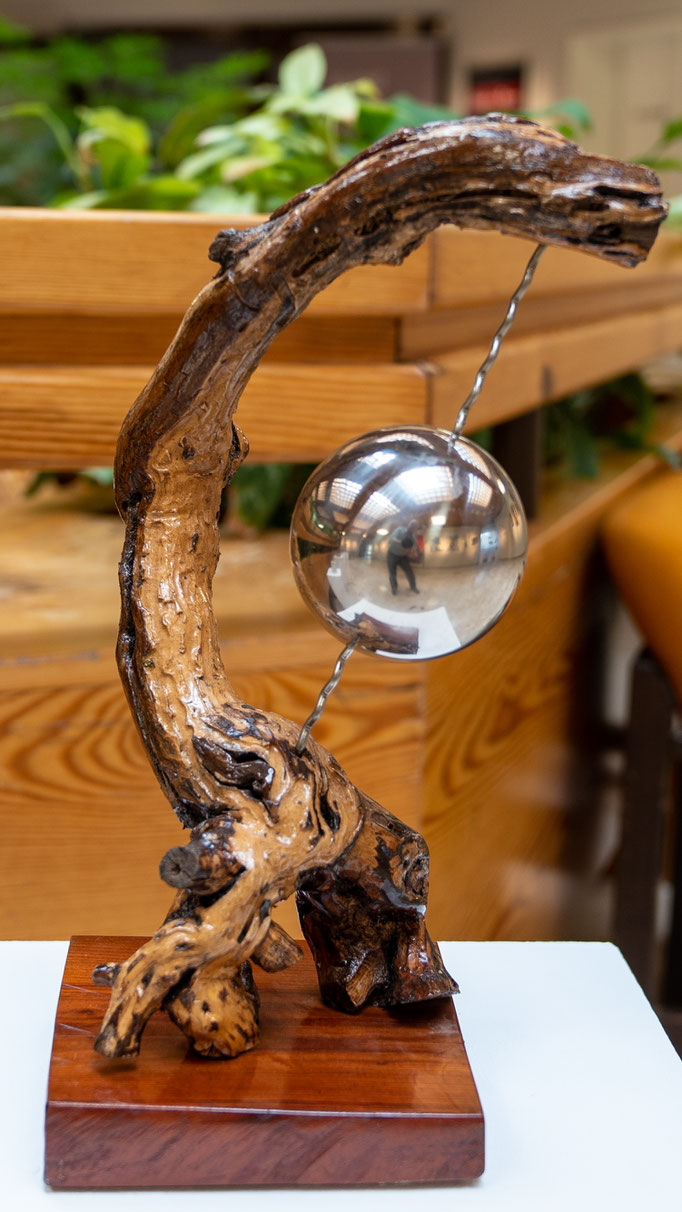Nr. 15 / MANFRED DÖRRE / "Symbiose", Metall/Niro/Holz, ca. 36 cm, 120,-€