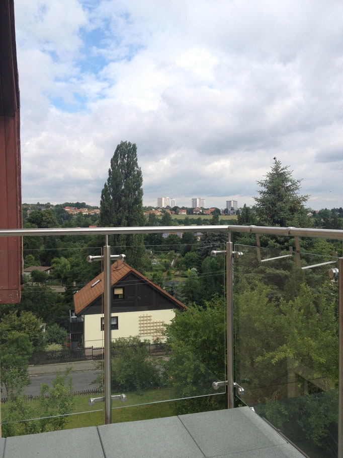 Glasgeländer mit Pfosten aus Edelstahl