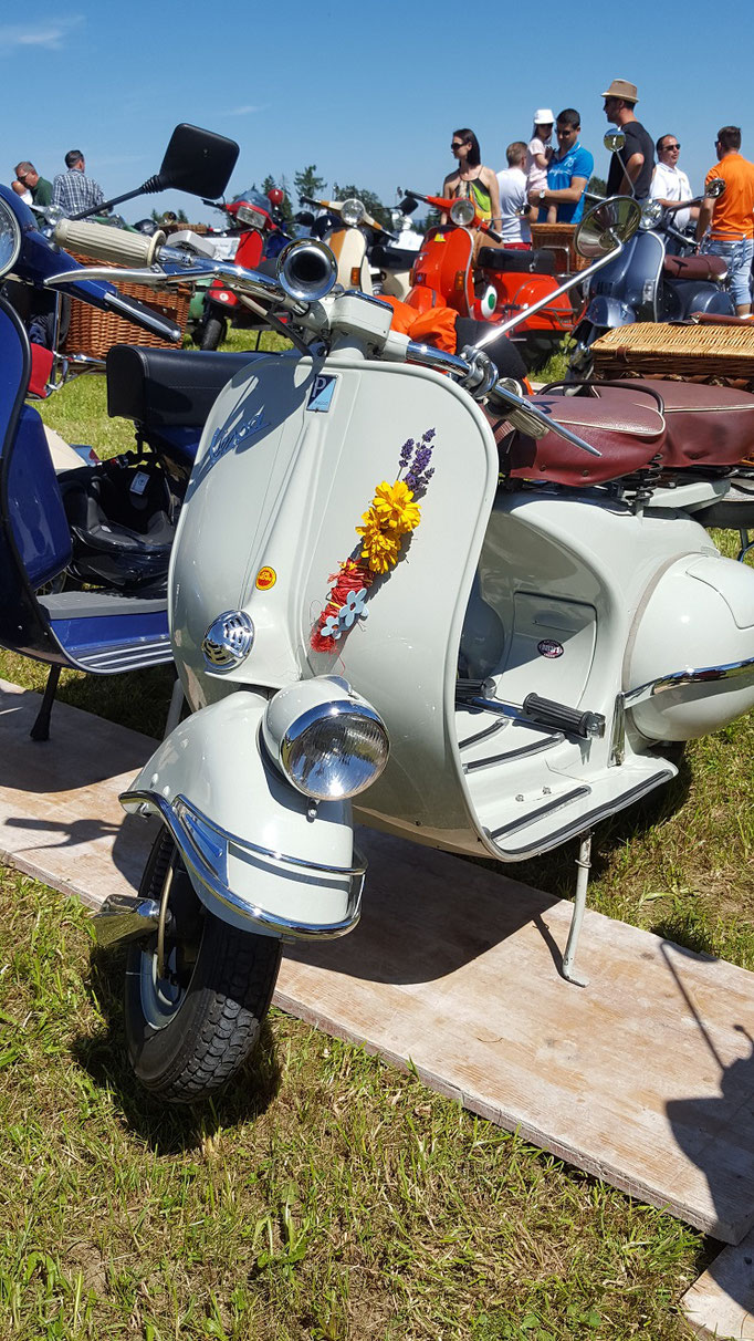 Vespa-Treffen in Zell