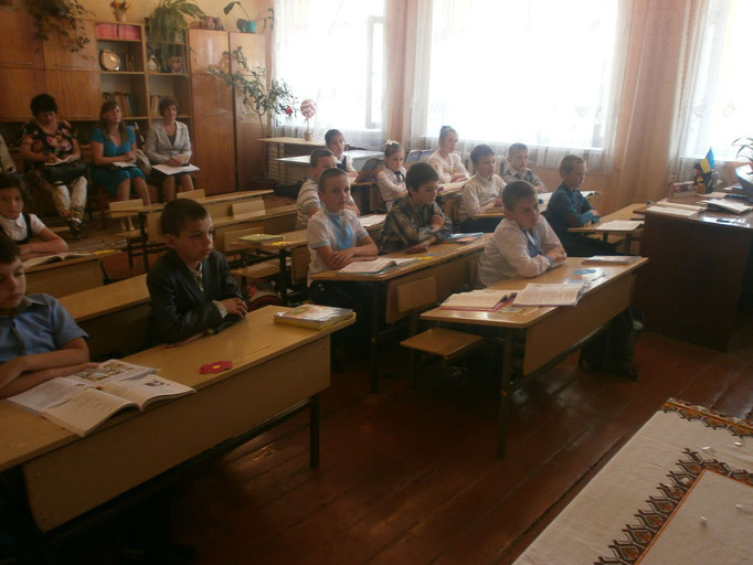 Трач Ірина Богданівна проводить підсумок з теми  на уроці літературного читання у 3-В класі.