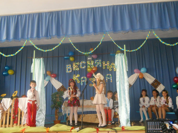 "Коза-Дереза" на сучасний лад у постановці Рекрутяк Лідії Петрівни та учнів 3-Г класу.