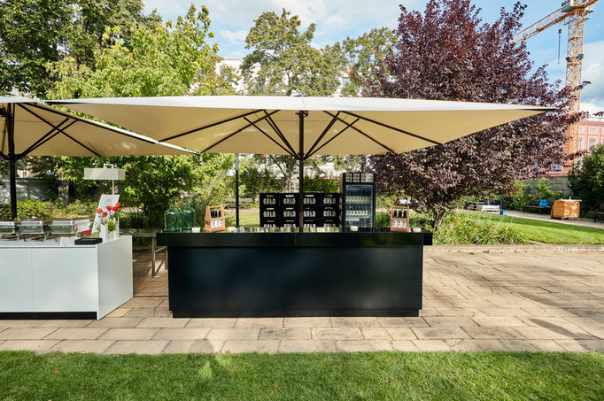 Optional sind may Sonnenschirme auch mit heizstrahlern und LED-Beleuchtung erhältlich