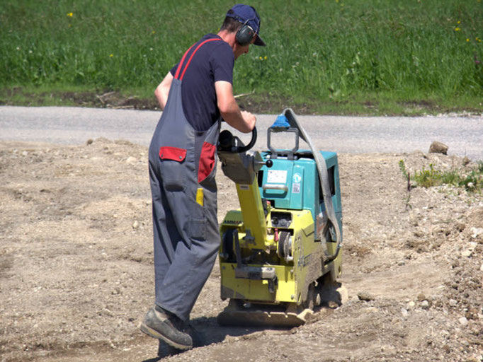 3B Denkmalpflege & Bausanierung GmbH vermietet u.a. Rüttelplatte