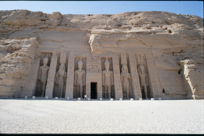 Temple d'ABOU SIMBEL près de la frontière du SOUDAN.