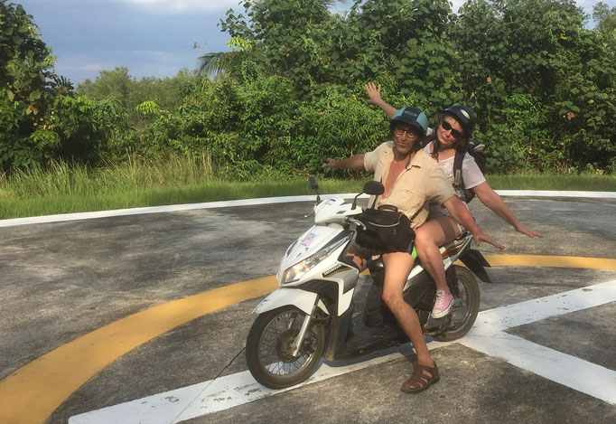 Scooter sur l'île de Koh Ya Noï. THAÏLANDE