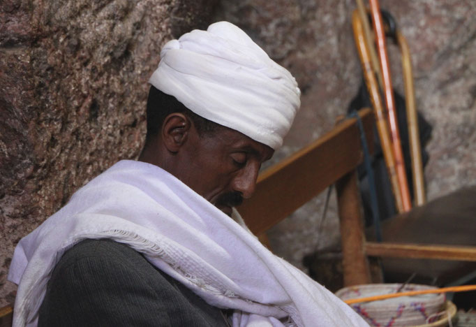 Petit somme dans une église à LALIBELA.